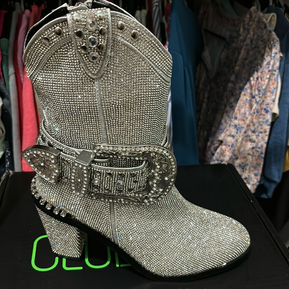 Size 8 Never been worn